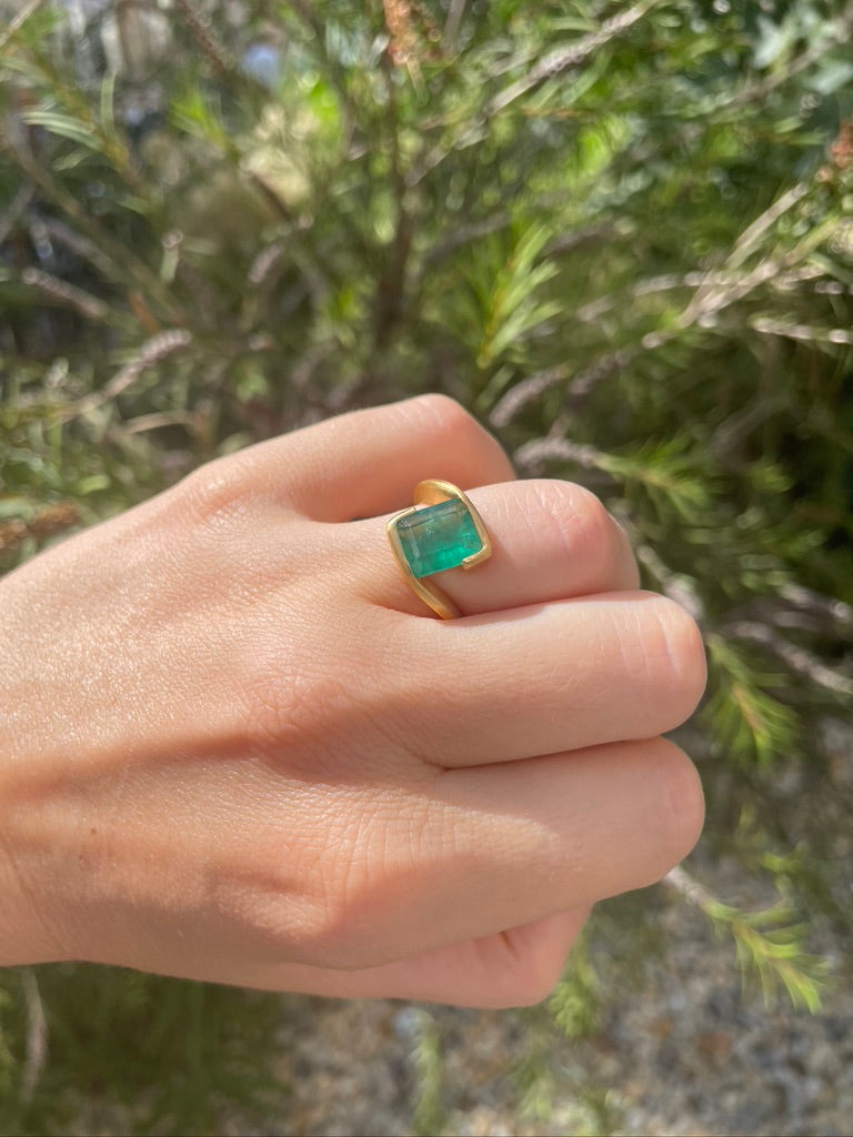 Scrives Carat Emerald Rectangular 22 Karat Gold Handmade Mat Finis